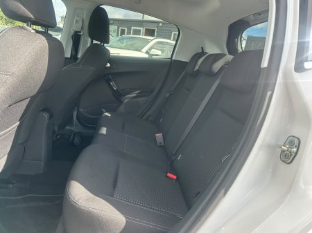 2017 Peugeot 208 - photo 15