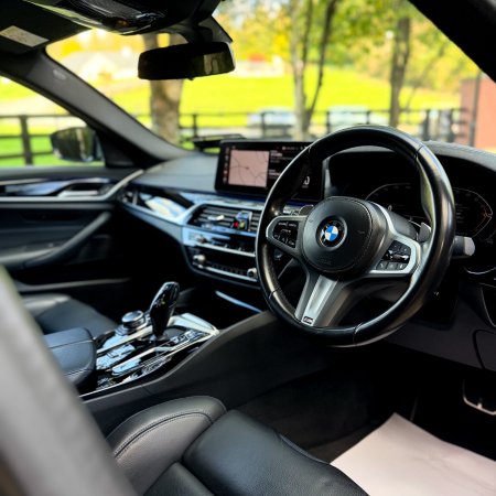 2022 BMW 5-Series - photo 13