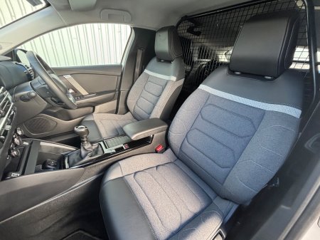 2022 Ford Focus - photo 12