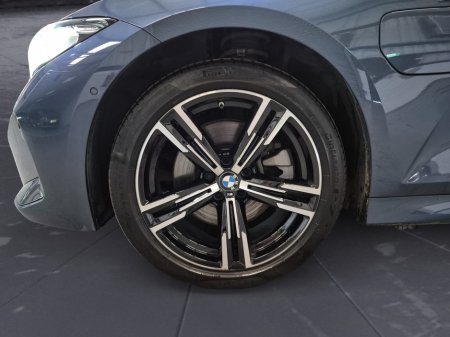 2024 BMW 3-Series - photo 11