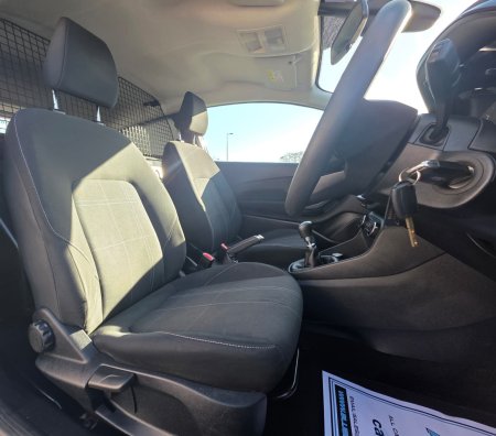 2020 Ford Fiesta - photo 8