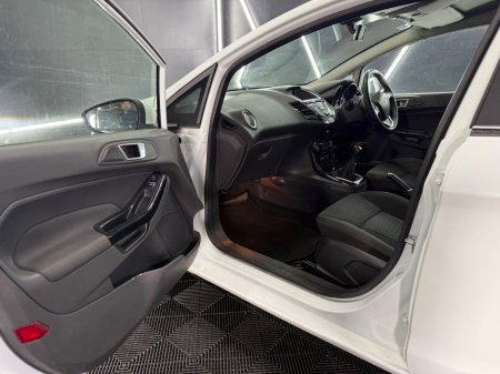 2016 Ford Fiesta - photo 18