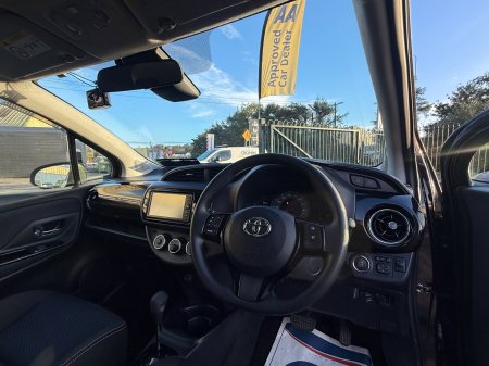 2017 Toyota Vitz - photo 11