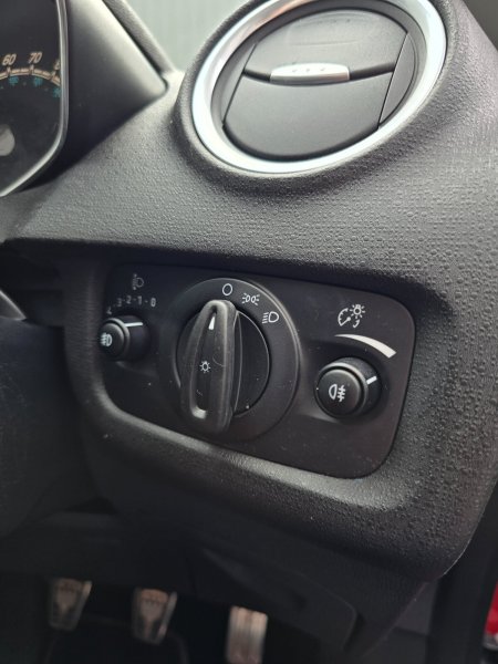 2015 Ford Fiesta - photo 17