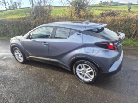 2023 Toyota C-HR - photo 2