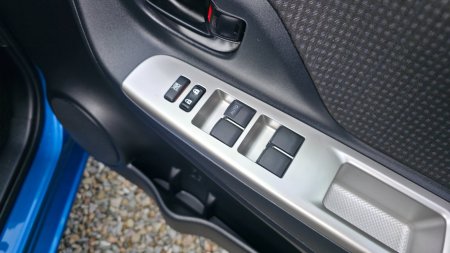 2015 Toyota Vitz - photo 10
