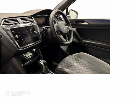 2022 Volkswagen Tiguan - photo 2