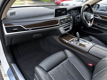 2017 BMW 7-Series - photo 9