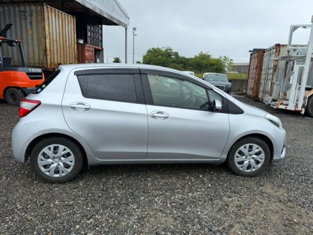2017 Toyota Yaris - photo 2