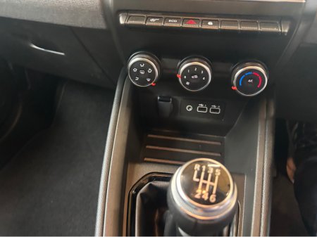 2025 Renault Clio - photo 9
