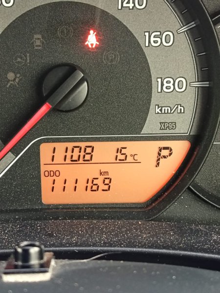 2015 Toyota Vitz - photo 12