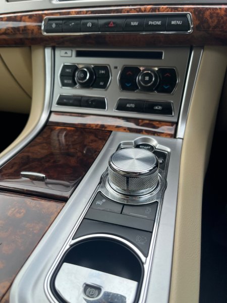 2014 Jaguar XF - photo 14