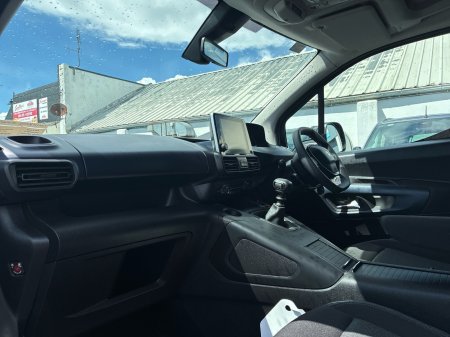 2023 Peugeot Rifter - photo 2