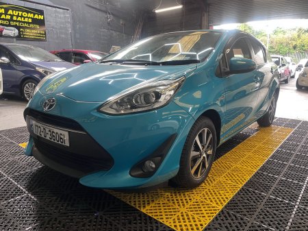 2017 Toyota Aqua - photo 2