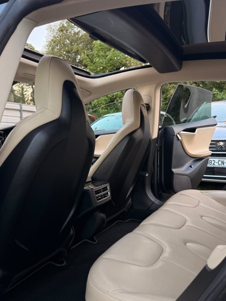 2015 Tesla Model S - photo 36