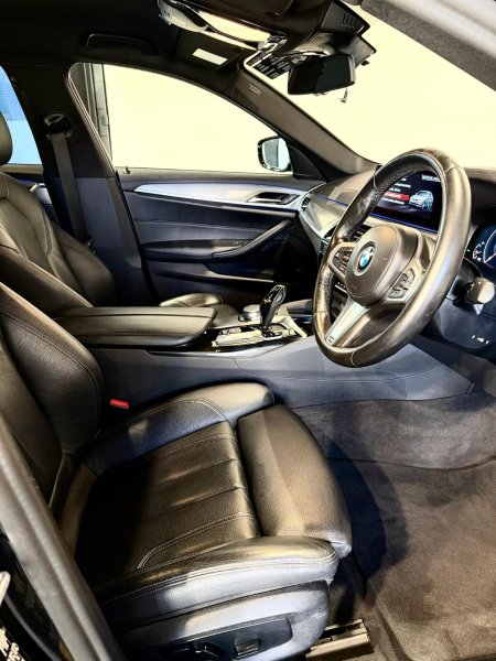 2018 BMW 5-Series - photo 8