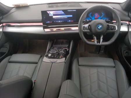 2026 BMW 5-Series - photo 4