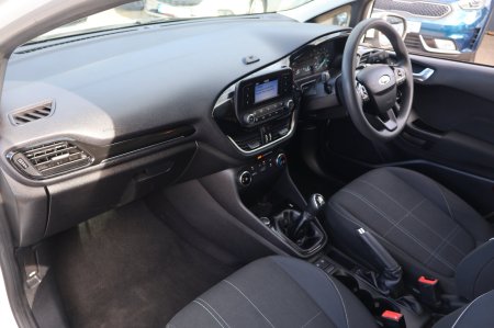 2018 Ford Fiesta - photo 23