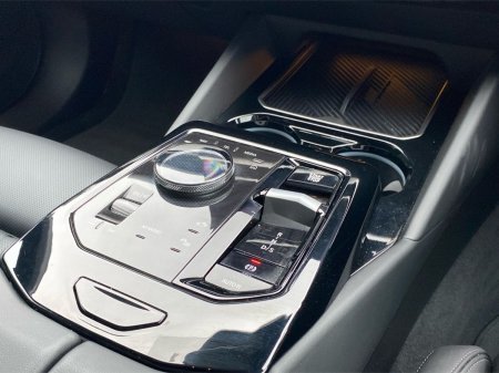 2024 BMW 5-Series - photo 10