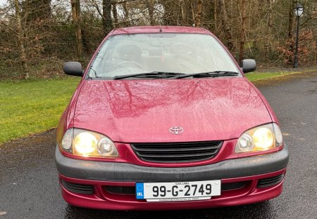 1999 Toyota Avensis - photo 2