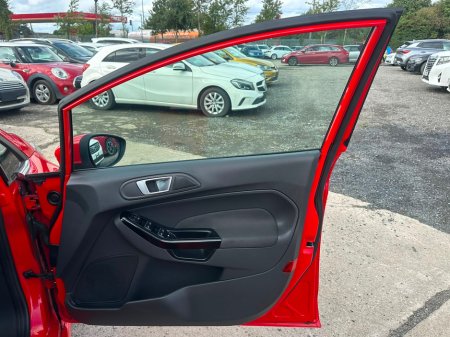 2015 Ford Fiesta - photo 11