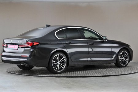 2021 BMW 5-Series - photo 9
