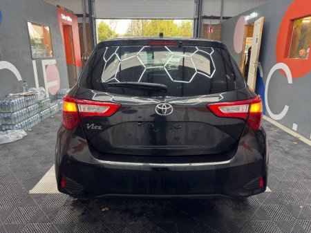 2019 Toyota Vitz - photo 4