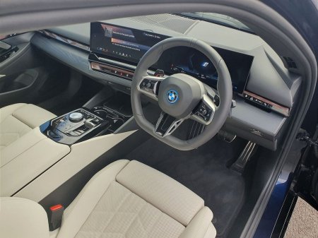 2026 BMW 5-Series - photo 6
