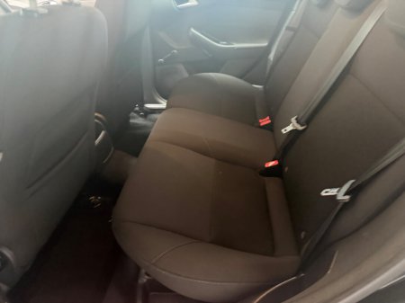 2017 Ford Focus - photo 15