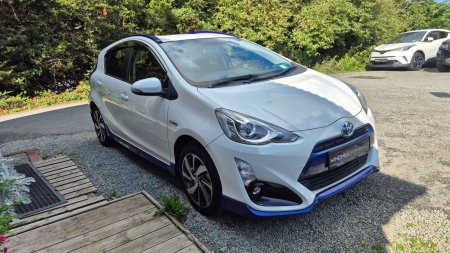 2015 Toyota Aqua - photo 2
