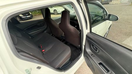 2017 Toyota Vitz - photo 8