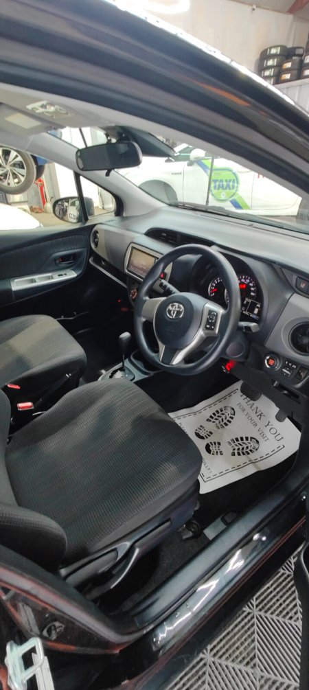 2014 Toyota Vitz - photo 30