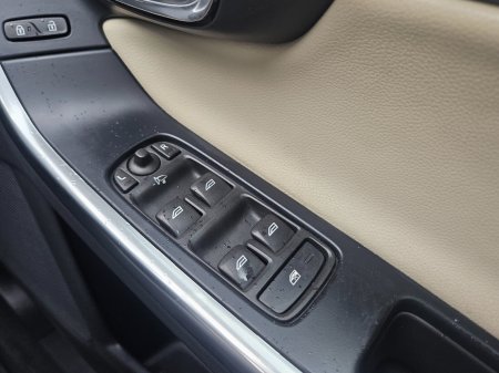 2017 Volvo V60 - photo 35