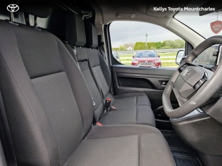 2025 Toyota Proace - photo 10