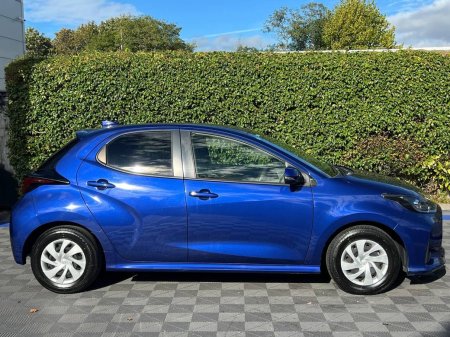 2021 Toyota Yaris - photo 2