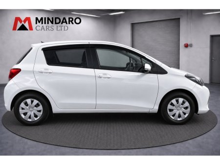 2016 Toyota Yaris - photo 2