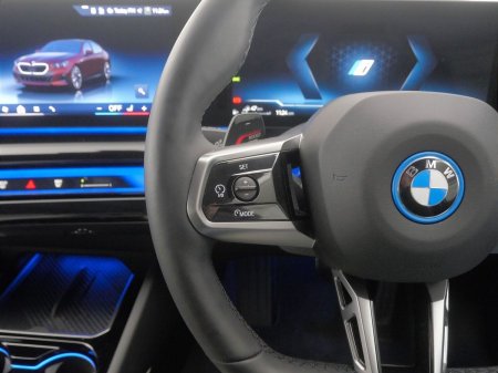 2026 BMW 5-Series - photo 16