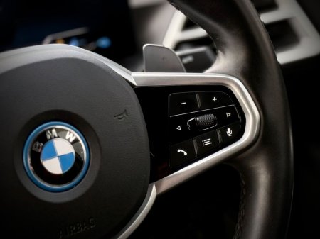 2025 BMW 3-Series - photo 19
