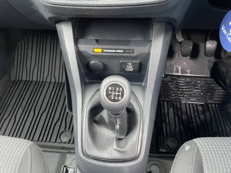 2024 Ford Transit Courier - photo 21