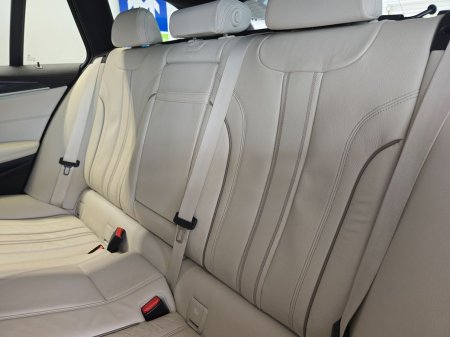 2023 BMW 5-Series - photo 10