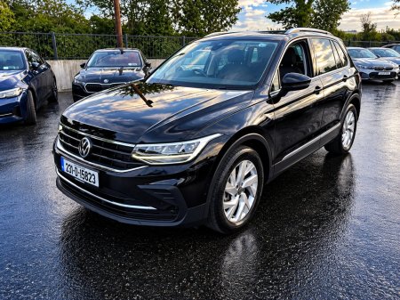 2023 Volkswagen Tiguan - photo 2
