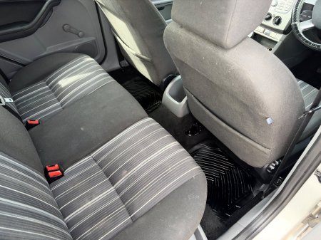 2009 Ford Focus - photo 12