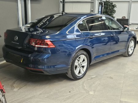 2022 Volkswagen Passat - photo 2