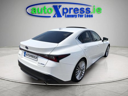 2021 Lexus IS - photo 8