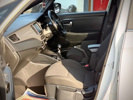 2017 Kia Carens - photo 11