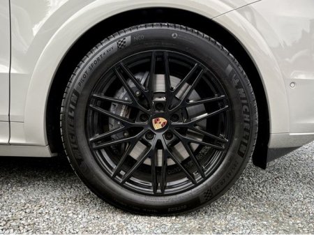 2025 Porsche Cayenne - photo 13