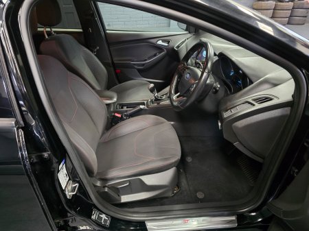 2018 Ford Focus - photo 12