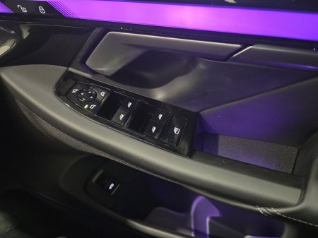 2025 BMW 5-Series - photo 23