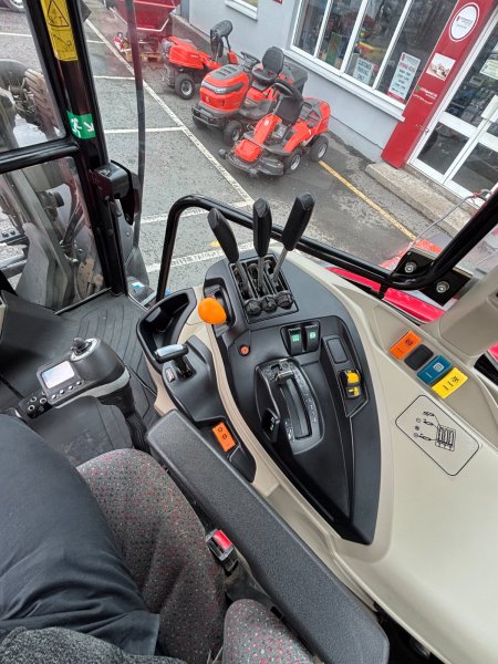 2021 Massey Ferguson 5711 M - photo 8