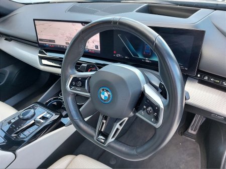 2024 BMW 5-Series - photo 6
